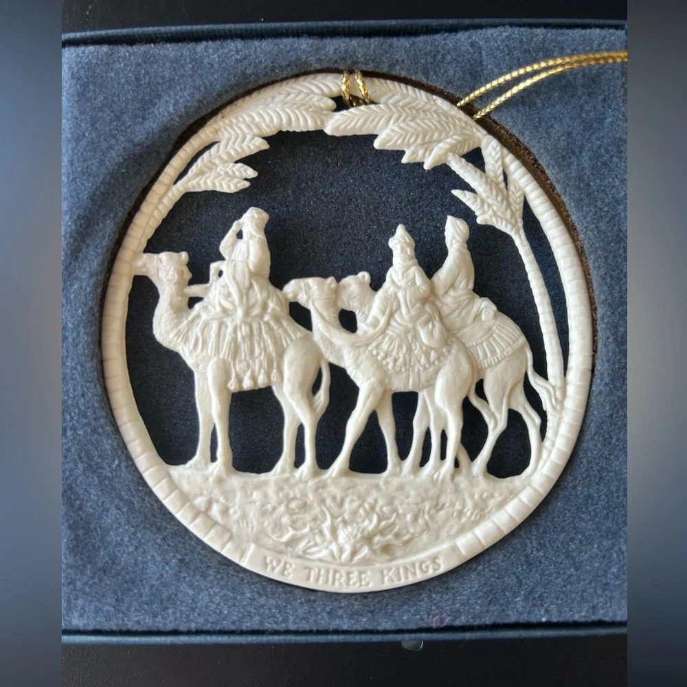 Wedgwood Jasper We Three Kings Magi Ornament - Picture 1 of 4